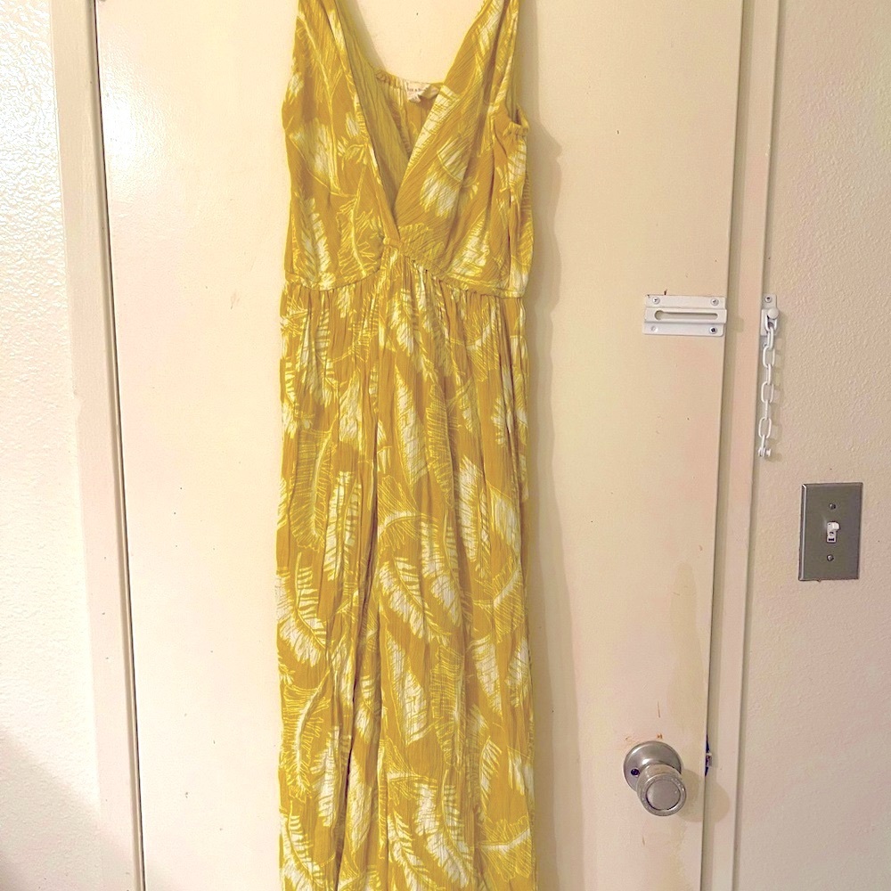 Sim & Sam V Yellow and White Leaf Print Maxi Dress. Lined P2P 19 “ Waist 17”